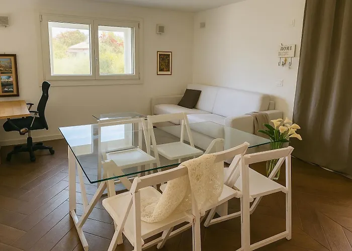 Seaside Elegance 50m From The Holiday home